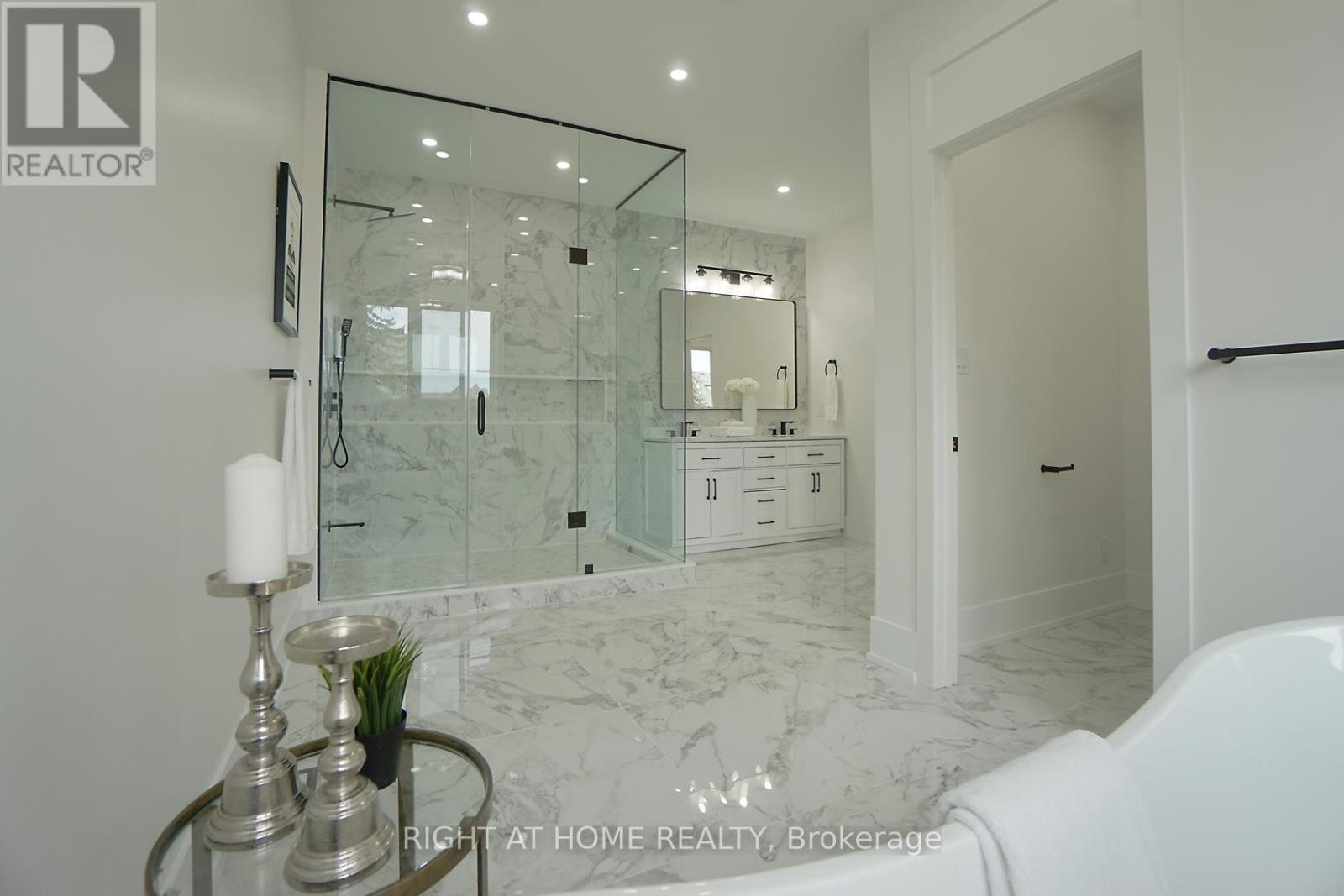 












1988 ROYAL ROAD

,
Pickering (Village East),




Ontario
L1V1Y2

