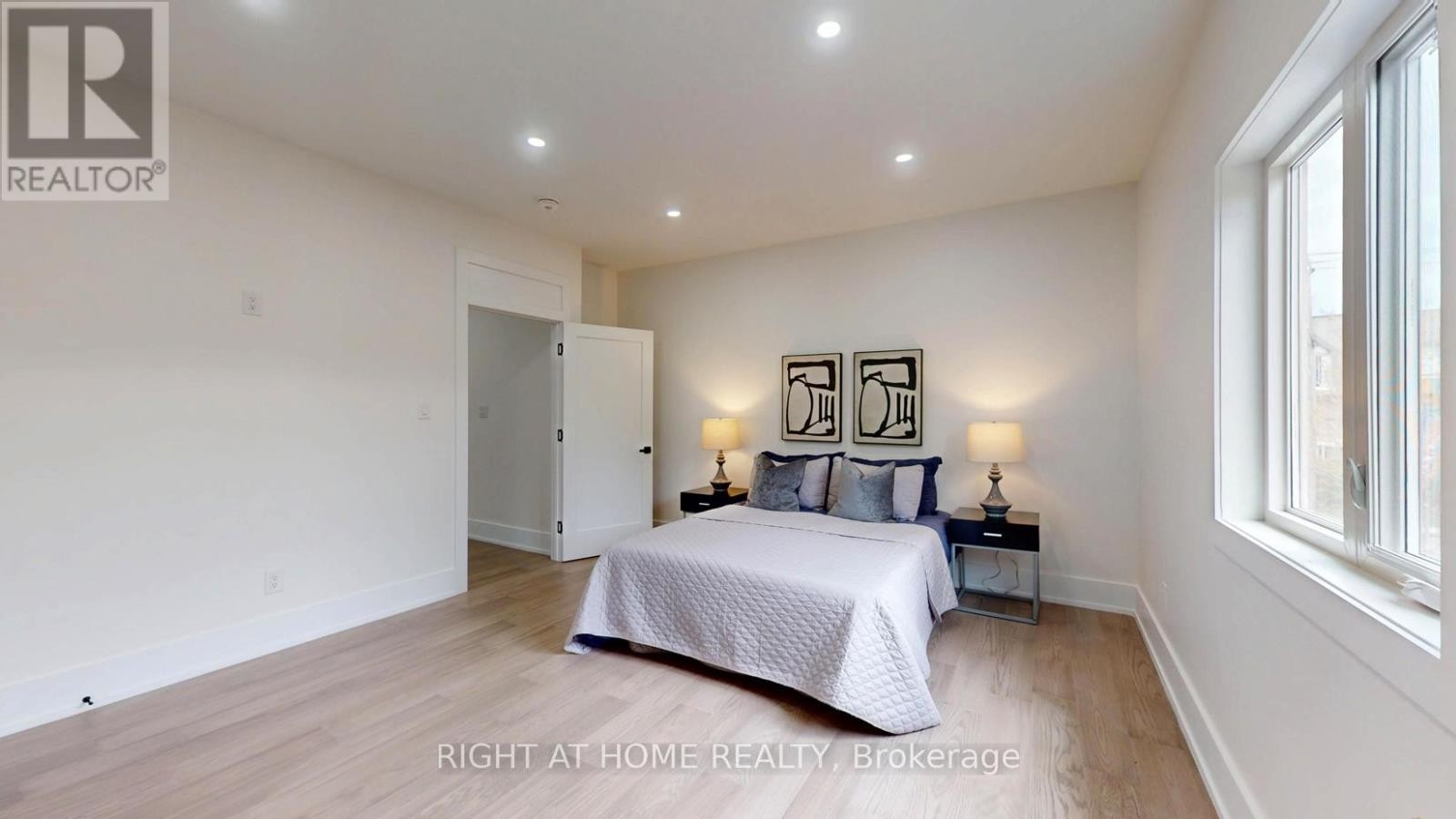 












1988 ROYAL ROAD

,
Pickering (Village East),




Ontario
L1V1Y2

