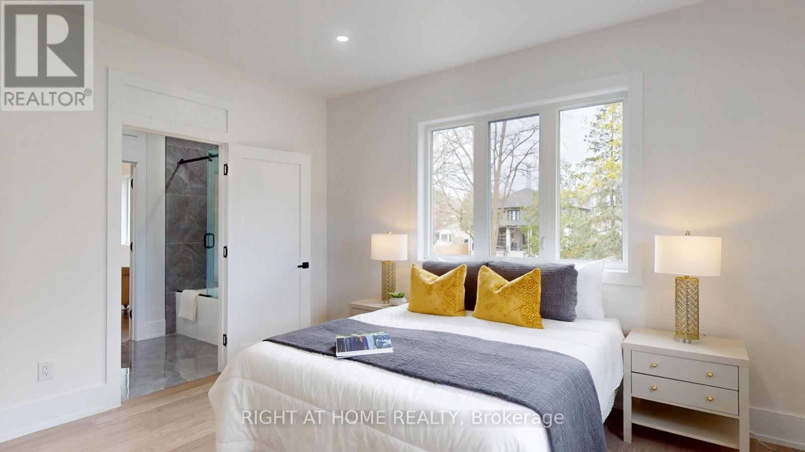 












1988 ROYAL ROAD

,
Pickering (Village East),




Ontario
L1V1Y2

