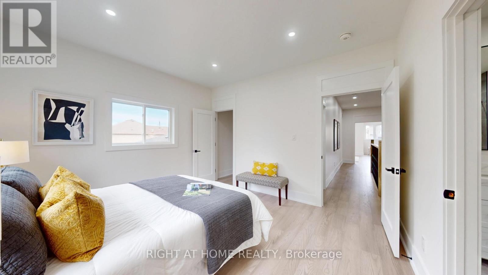 












1988 ROYAL ROAD

,
Pickering (Village East),




Ontario
L1V1Y2

