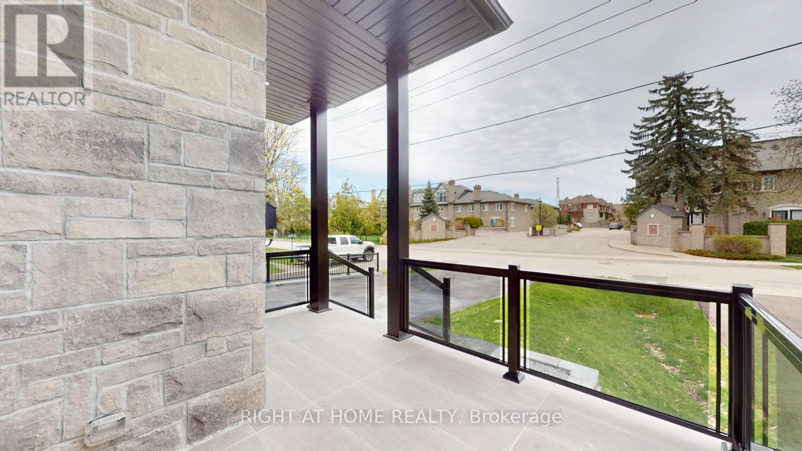 












1988 ROYAL ROAD

,
Pickering (Village East),




Ontario
L1V1Y2

