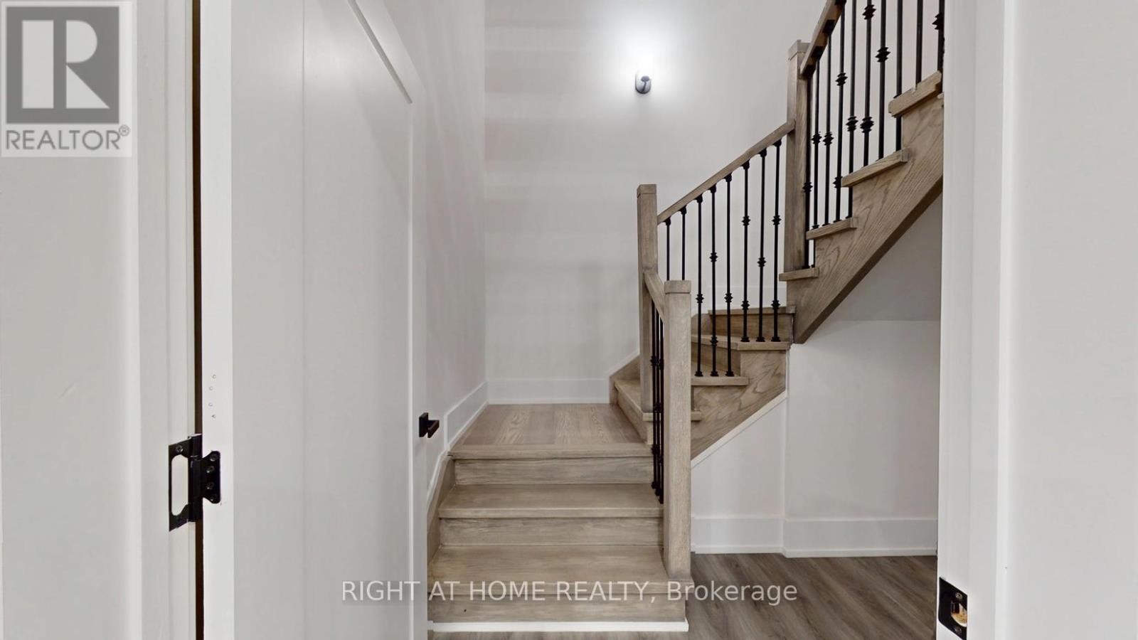 












1988 ROYAL ROAD

,
Pickering (Village East),




Ontario
L1V1Y2

