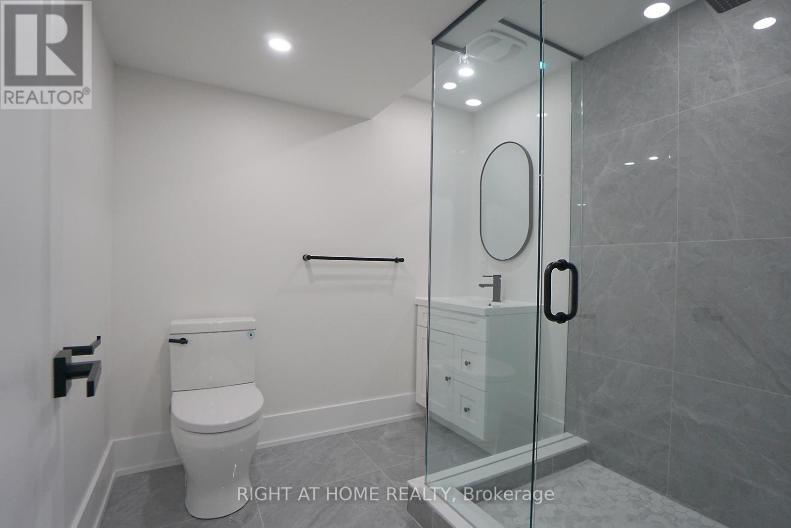 












1988 ROYAL ROAD

,
Pickering (Village East),




Ontario
L1V1Y2

