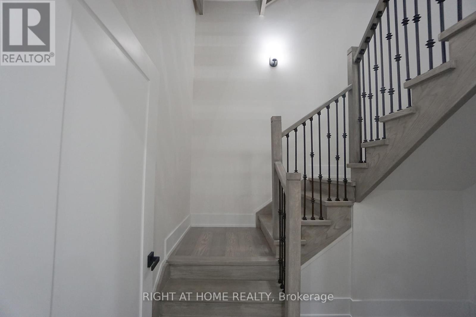 












1988 ROYAL ROAD

,
Pickering (Village East),




Ontario
L1V1Y2

