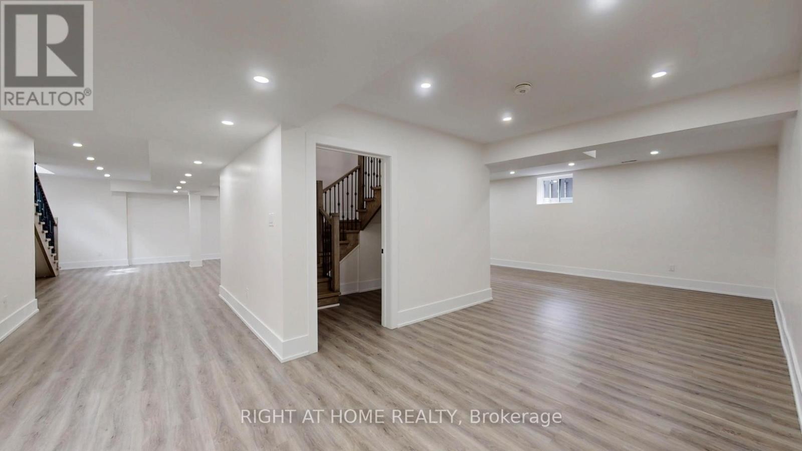 












1988 ROYAL ROAD

,
Pickering (Village East),




Ontario
L1V1Y2

