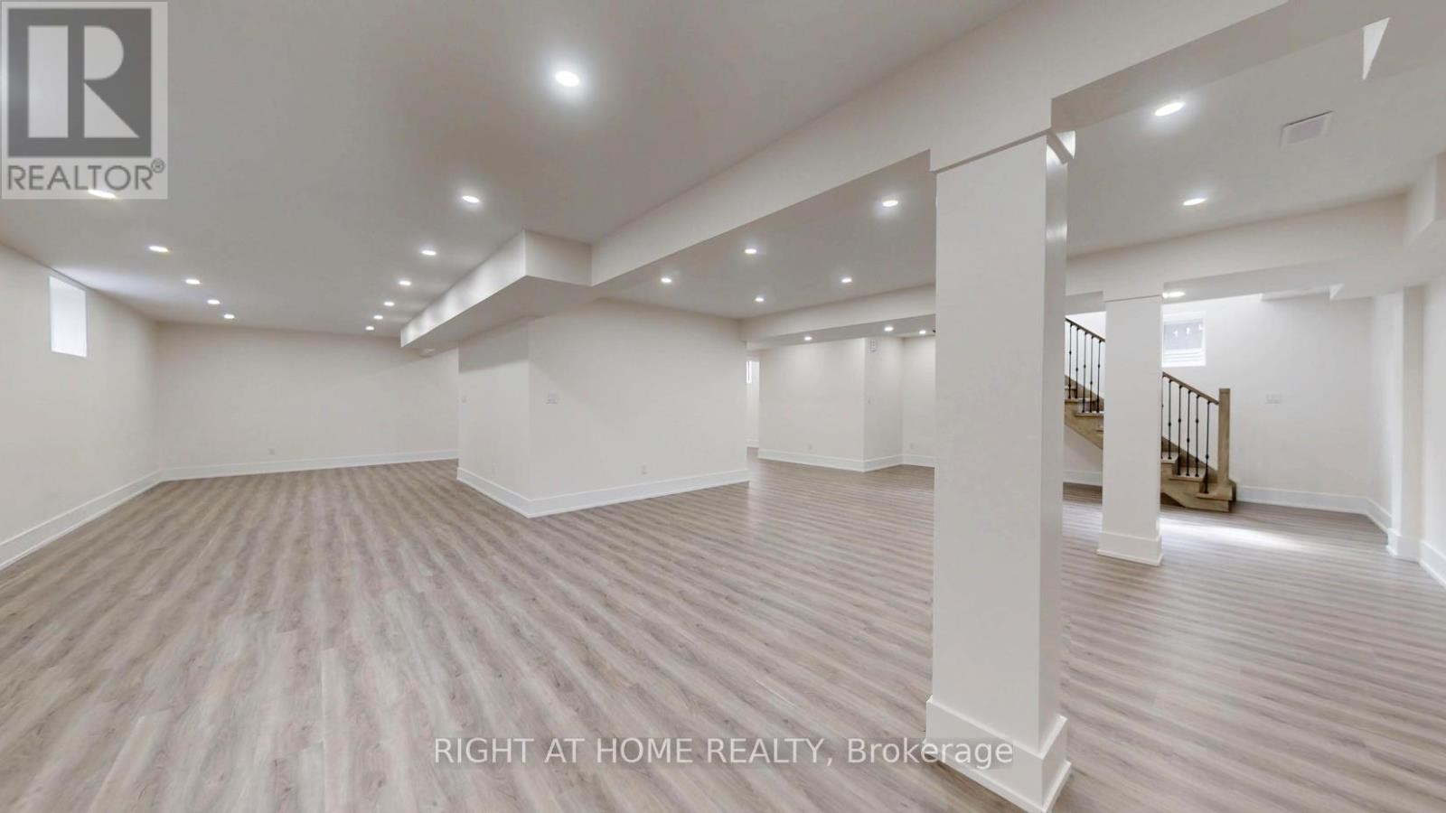 












1988 ROYAL ROAD

,
Pickering (Village East),




Ontario
L1V1Y2

