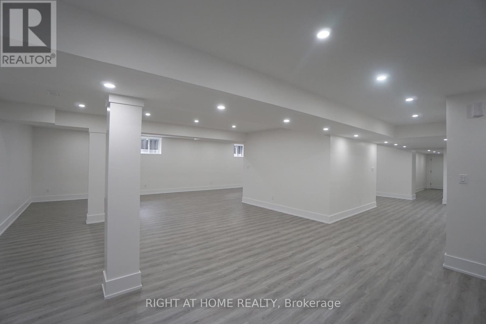 












1988 ROYAL ROAD

,
Pickering (Village East),




Ontario
L1V1Y2

