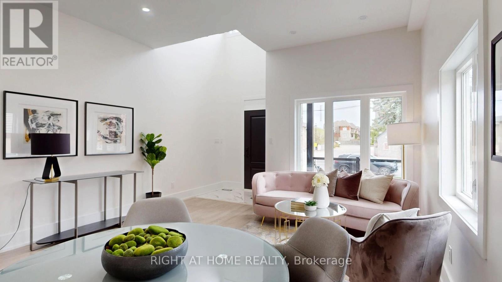 












1988 ROYAL ROAD

,
Pickering (Village East),




Ontario
L1V1Y2

