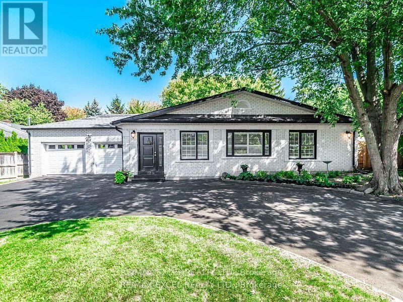 












657 OLD HARWOOD AVENUE

,
Ajax (Northwest Ajax),




Ontario
L1Z1E4

