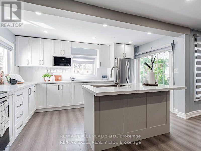 












657 OLD HARWOOD AVENUE

,
Ajax (Northwest Ajax),




Ontario
L1Z1E4

