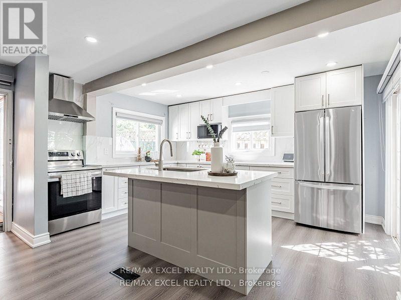 












657 OLD HARWOOD AVENUE

,
Ajax (Northwest Ajax),




Ontario
L1Z1E4

