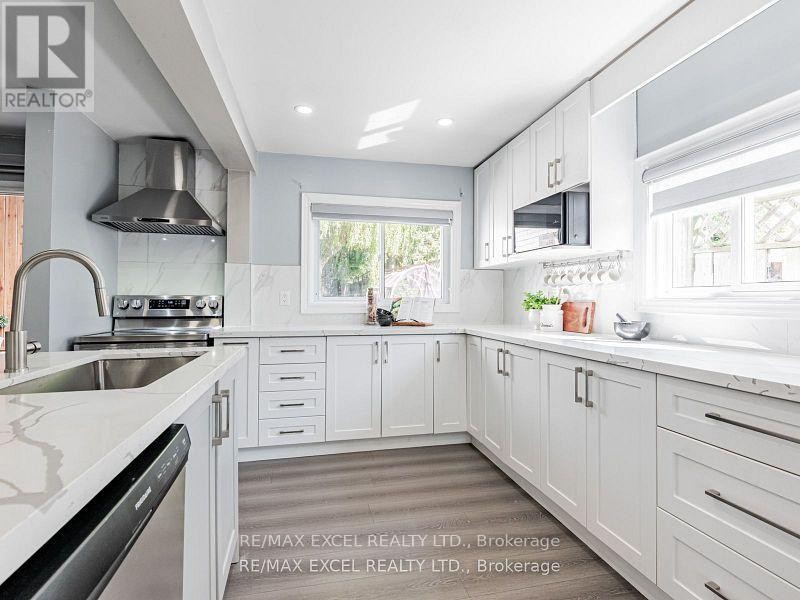 












657 OLD HARWOOD AVENUE

,
Ajax (Northwest Ajax),




Ontario
L1Z1E4

