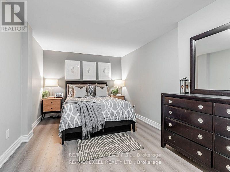 












657 OLD HARWOOD AVENUE

,
Ajax (Northwest Ajax),




Ontario
L1Z1E4

