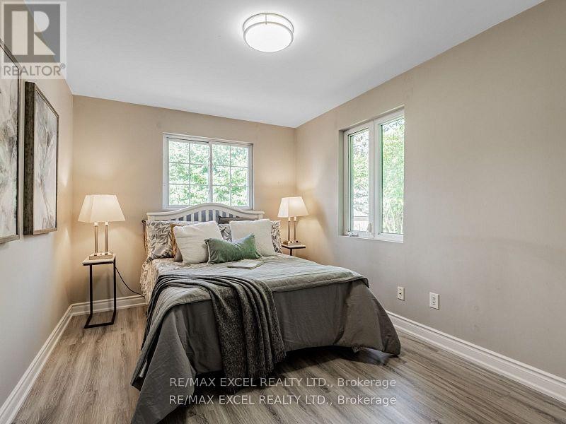 












657 OLD HARWOOD AVENUE

,
Ajax (Northwest Ajax),




Ontario
L1Z1E4

