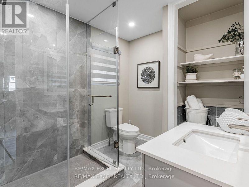 












657 OLD HARWOOD AVENUE

,
Ajax (Northwest Ajax),




Ontario
L1Z1E4

