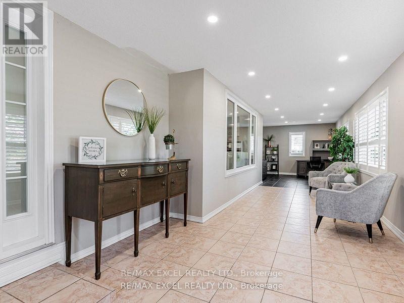 












657 OLD HARWOOD AVENUE

,
Ajax (Northwest Ajax),




Ontario
L1Z1E4

