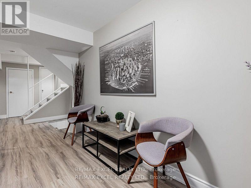 












657 OLD HARWOOD AVENUE

,
Ajax (Northwest Ajax),




Ontario
L1Z1E4

