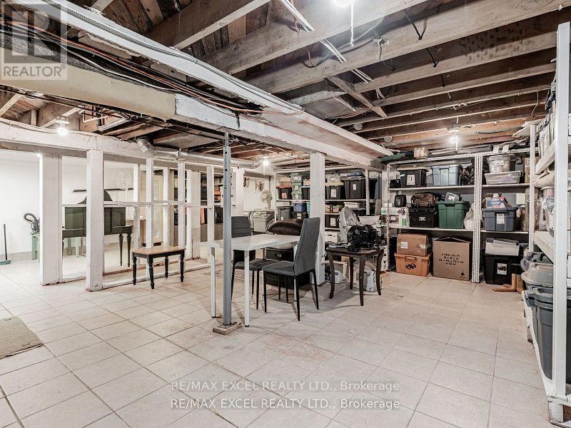 












657 OLD HARWOOD AVENUE

,
Ajax (Northwest Ajax),




Ontario
L1Z1E4

