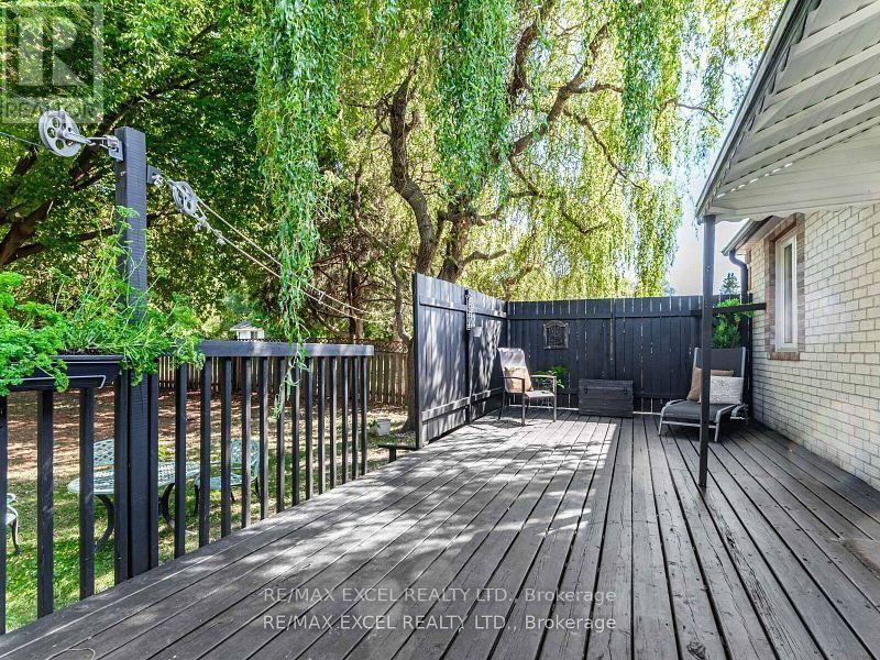 












657 OLD HARWOOD AVENUE

,
Ajax (Northwest Ajax),




Ontario
L1Z1E4

