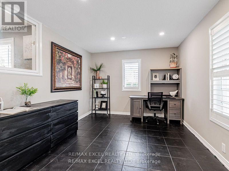 












657 OLD HARWOOD AVENUE

,
Ajax (Northwest Ajax),




Ontario
L1Z1E4

