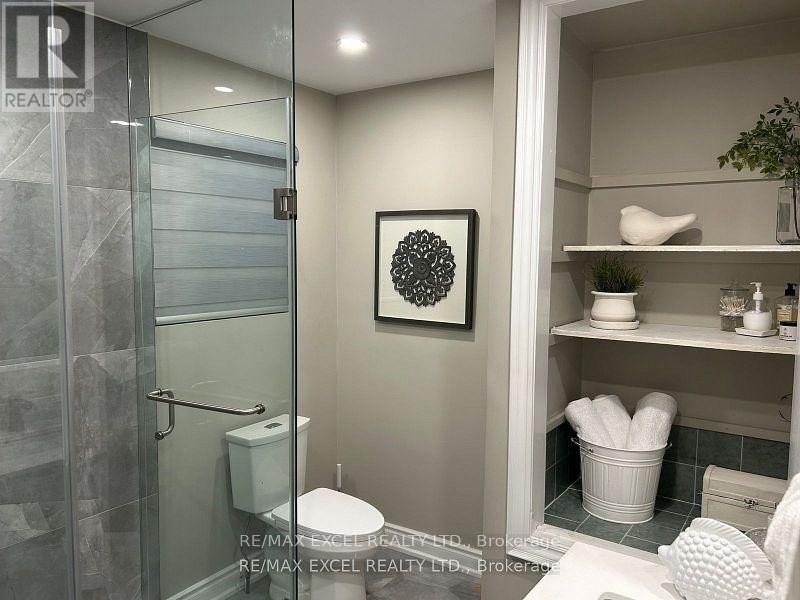 












657 OLD HARWOOD AVENUE

,
Ajax (Northwest Ajax),




Ontario
L1Z1E4

