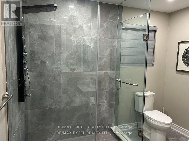 












657 OLD HARWOOD AVENUE

,
Ajax (Northwest Ajax),




Ontario
L1Z1E4

