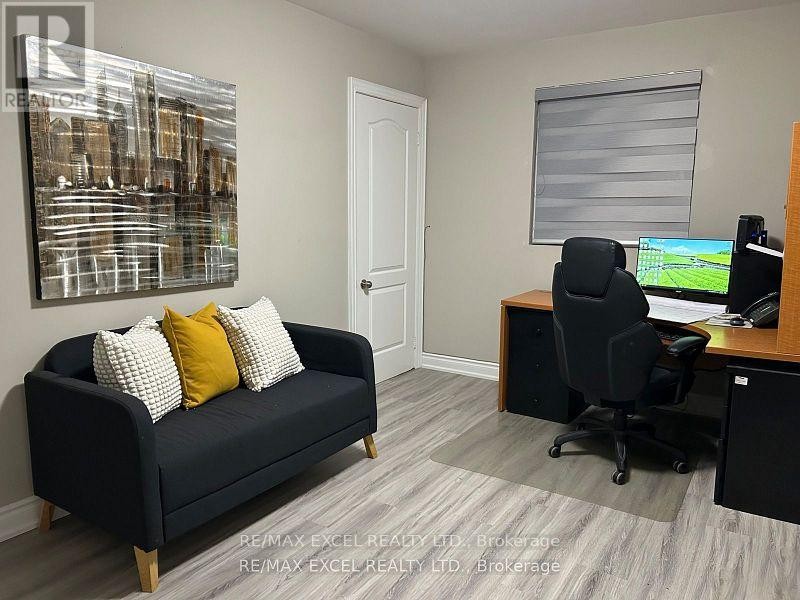 












657 OLD HARWOOD AVENUE

,
Ajax (Northwest Ajax),




Ontario
L1Z1E4

