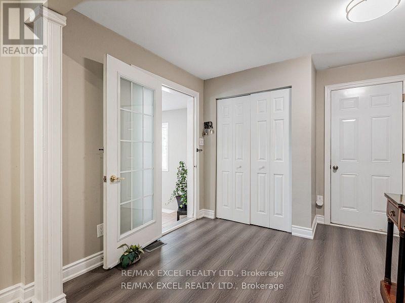 












657 OLD HARWOOD AVENUE

,
Ajax (Northwest Ajax),




Ontario
L1Z1E4

