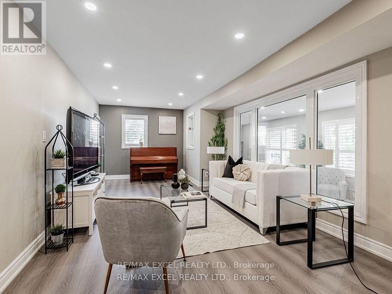 












657 OLD HARWOOD AVENUE

,
Ajax (Northwest Ajax),




Ontario
L1Z1E4

