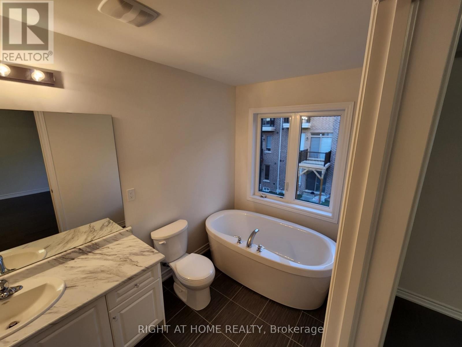 












21 COHO DRIVE N

,
Whitby (Lynde Creek),




Ontario
L1P0K4

