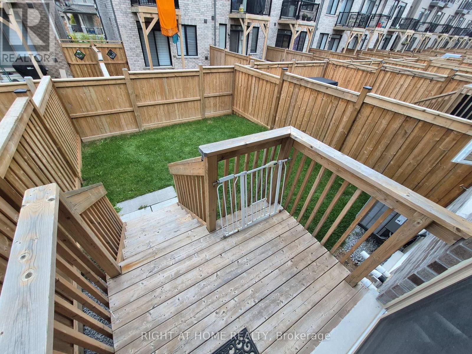 












21 COHO DRIVE N

,
Whitby (Lynde Creek),




Ontario
L1P0K4

