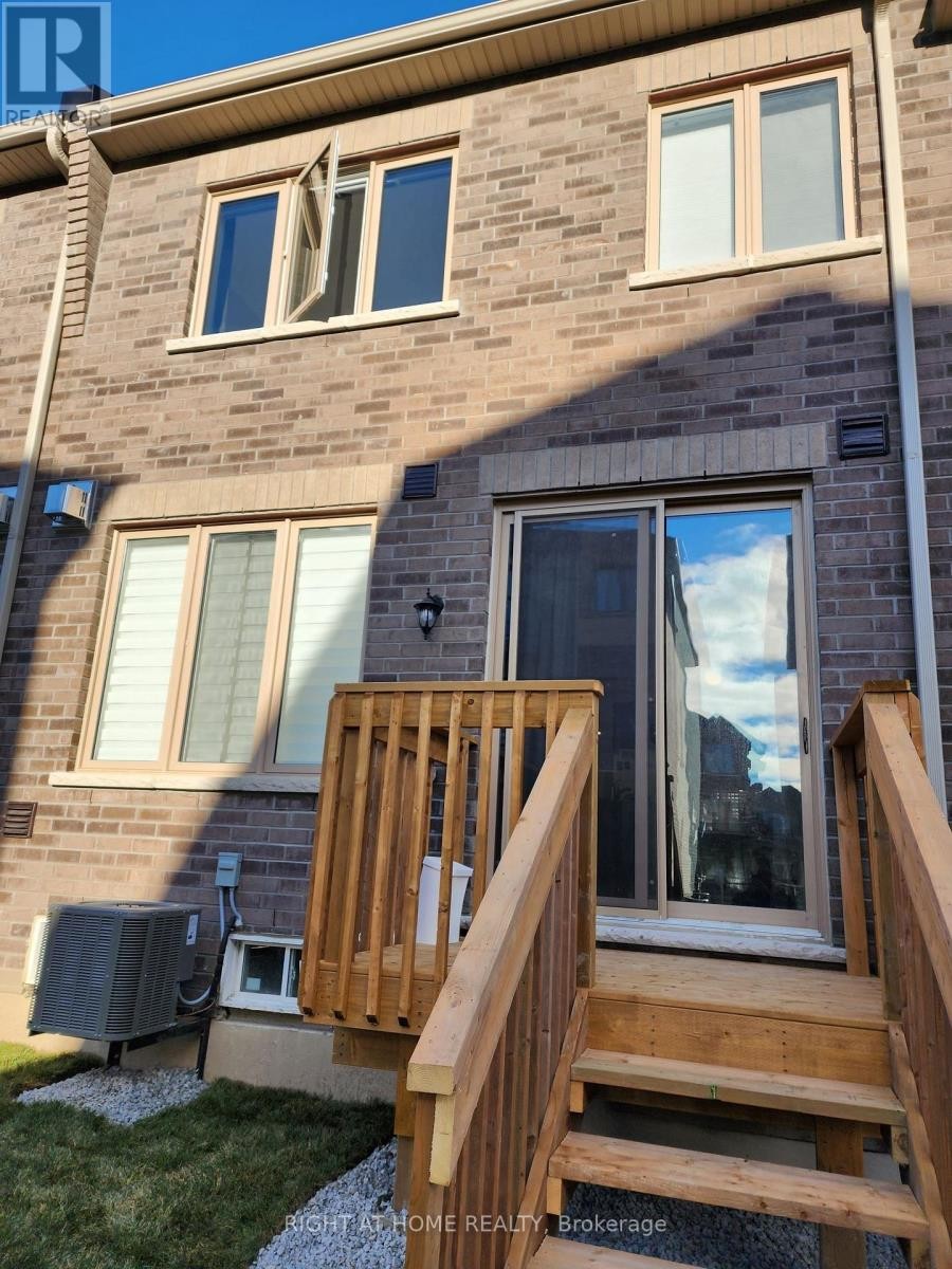 












21 COHO DRIVE N

,
Whitby (Lynde Creek),




Ontario
L1P0K4

