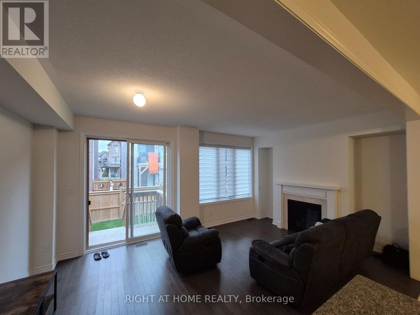 












21 COHO DRIVE N

,
Whitby (Lynde Creek),




Ontario
L1P0K4

