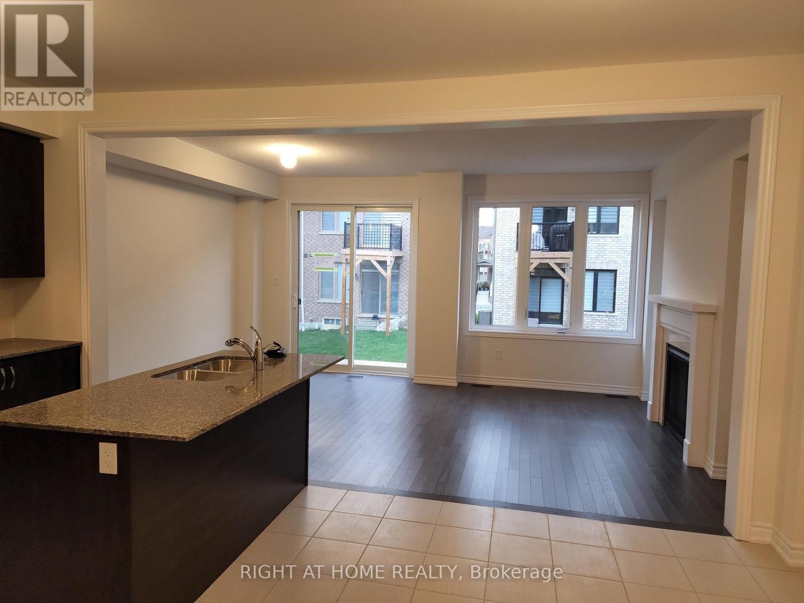 












21 COHO DRIVE N

,
Whitby (Lynde Creek),




Ontario
L1P0K4

