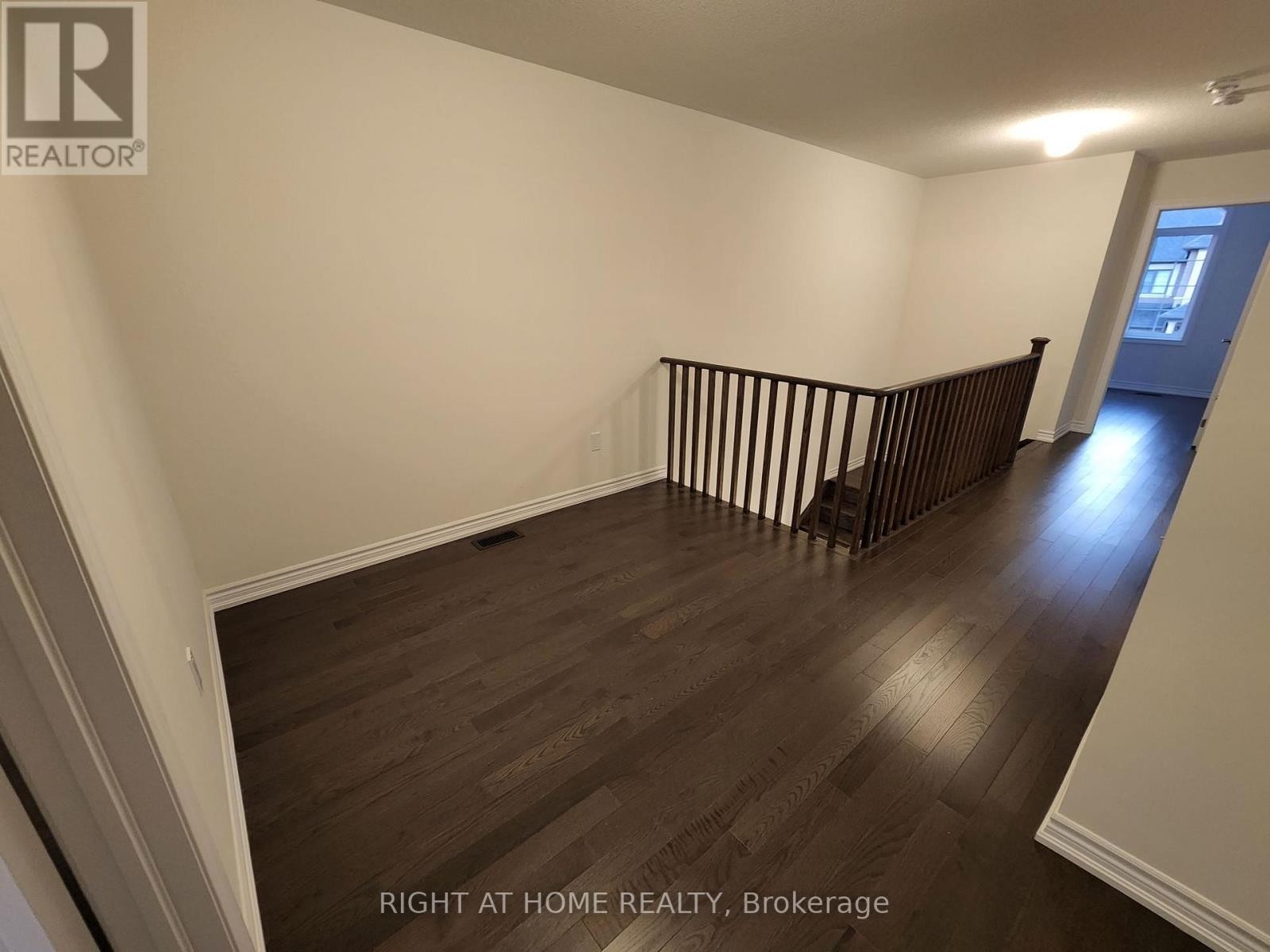 












21 COHO DRIVE N

,
Whitby (Lynde Creek),




Ontario
L1P0K4

