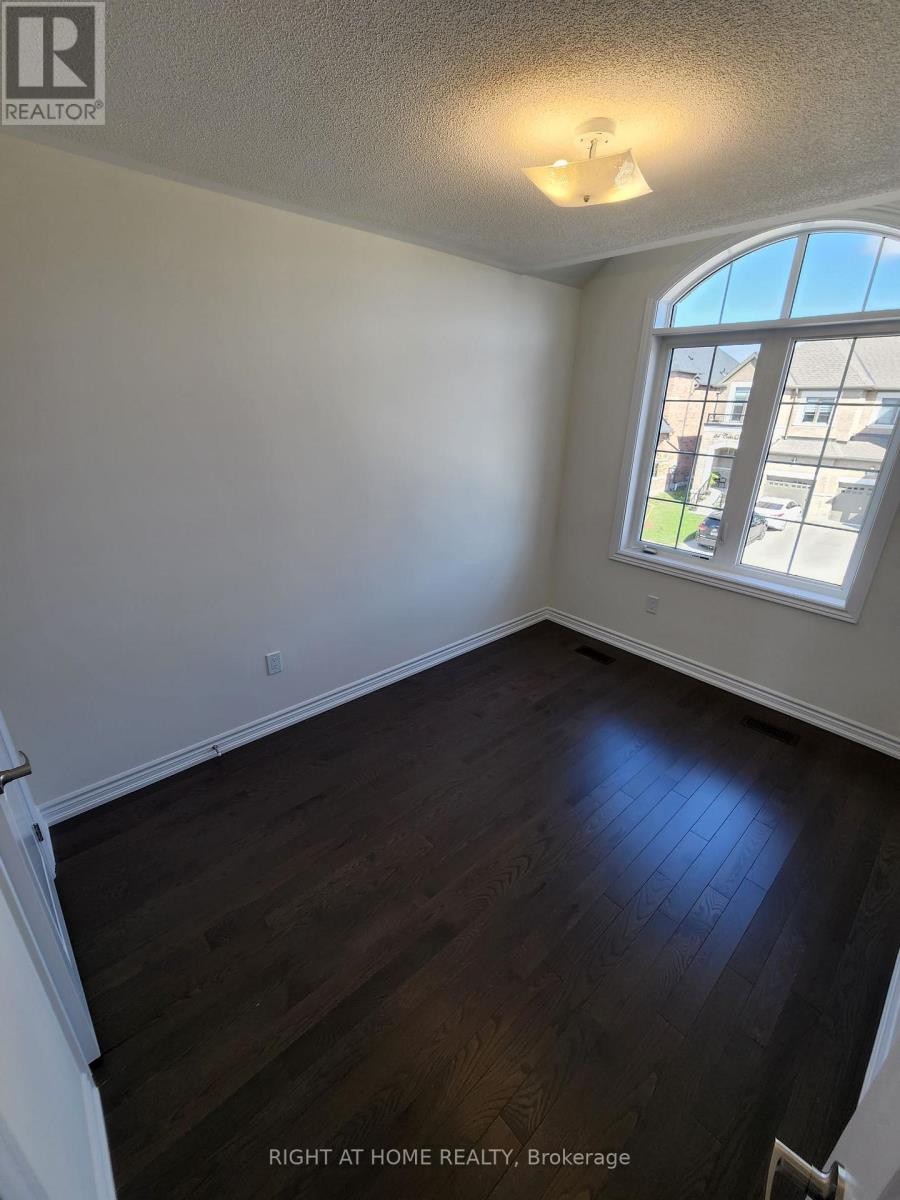 












21 COHO DRIVE N

,
Whitby (Lynde Creek),




Ontario
L1P0K4

