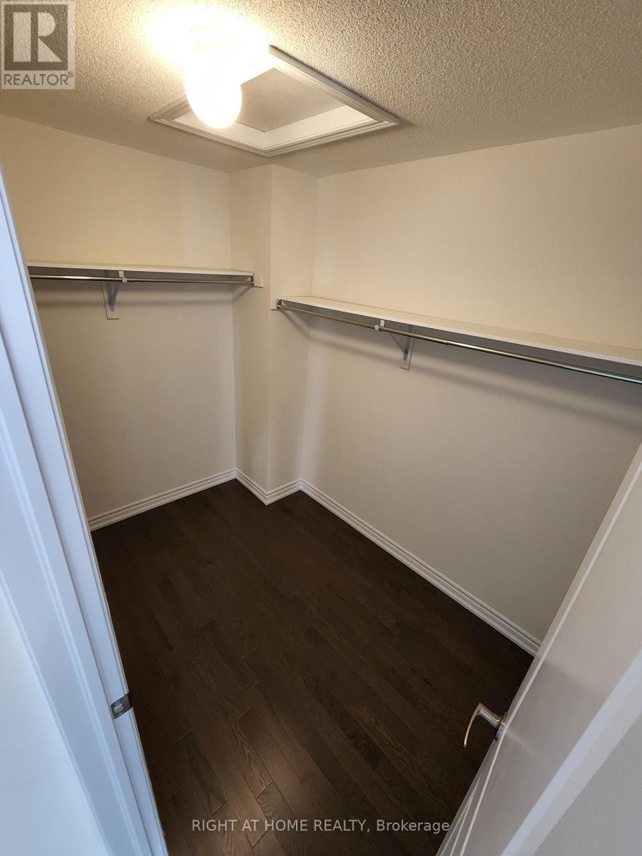 












21 COHO DRIVE N

,
Whitby (Lynde Creek),




Ontario
L1P0K4

