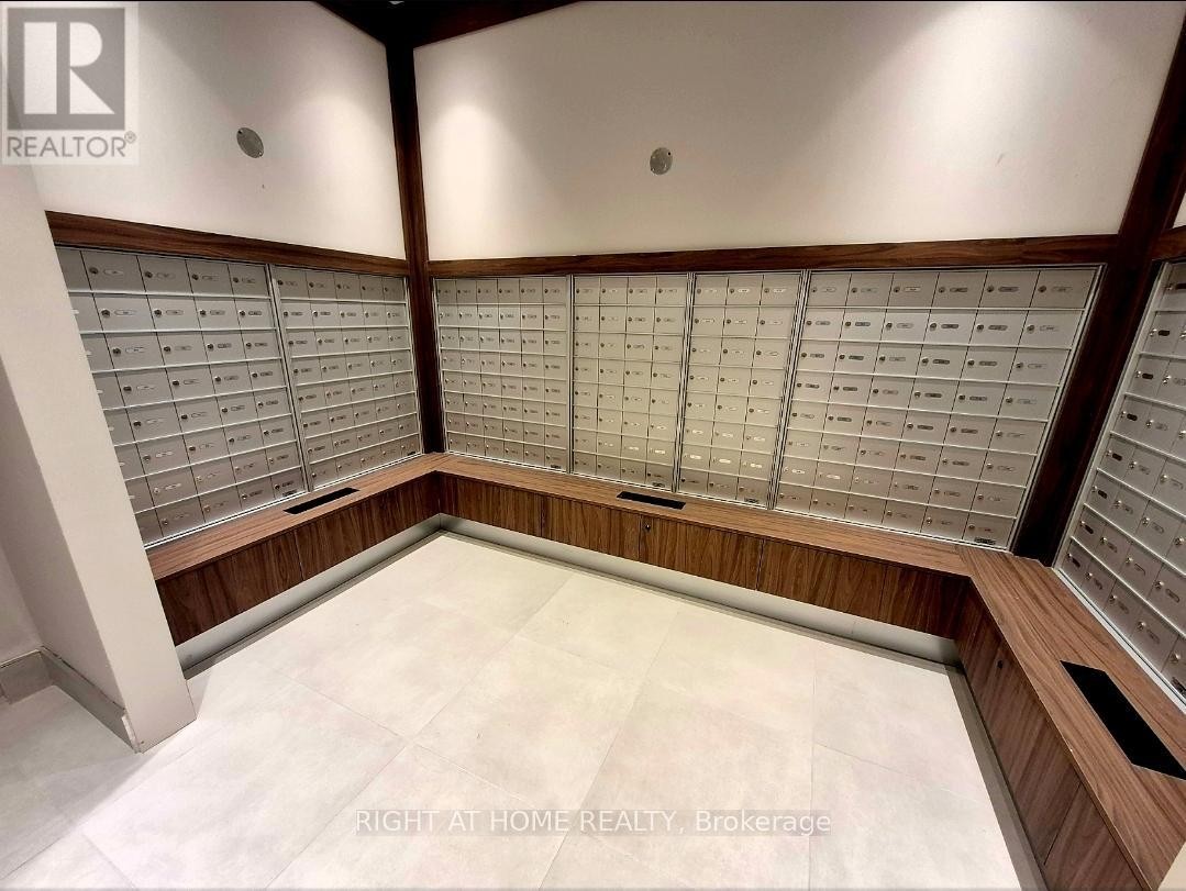 












1921 - 3270 SHEPPARD AVENUE E

,
Toronto (Tam O'Shanter-Sullivan),




Ontario
M1T3K3

