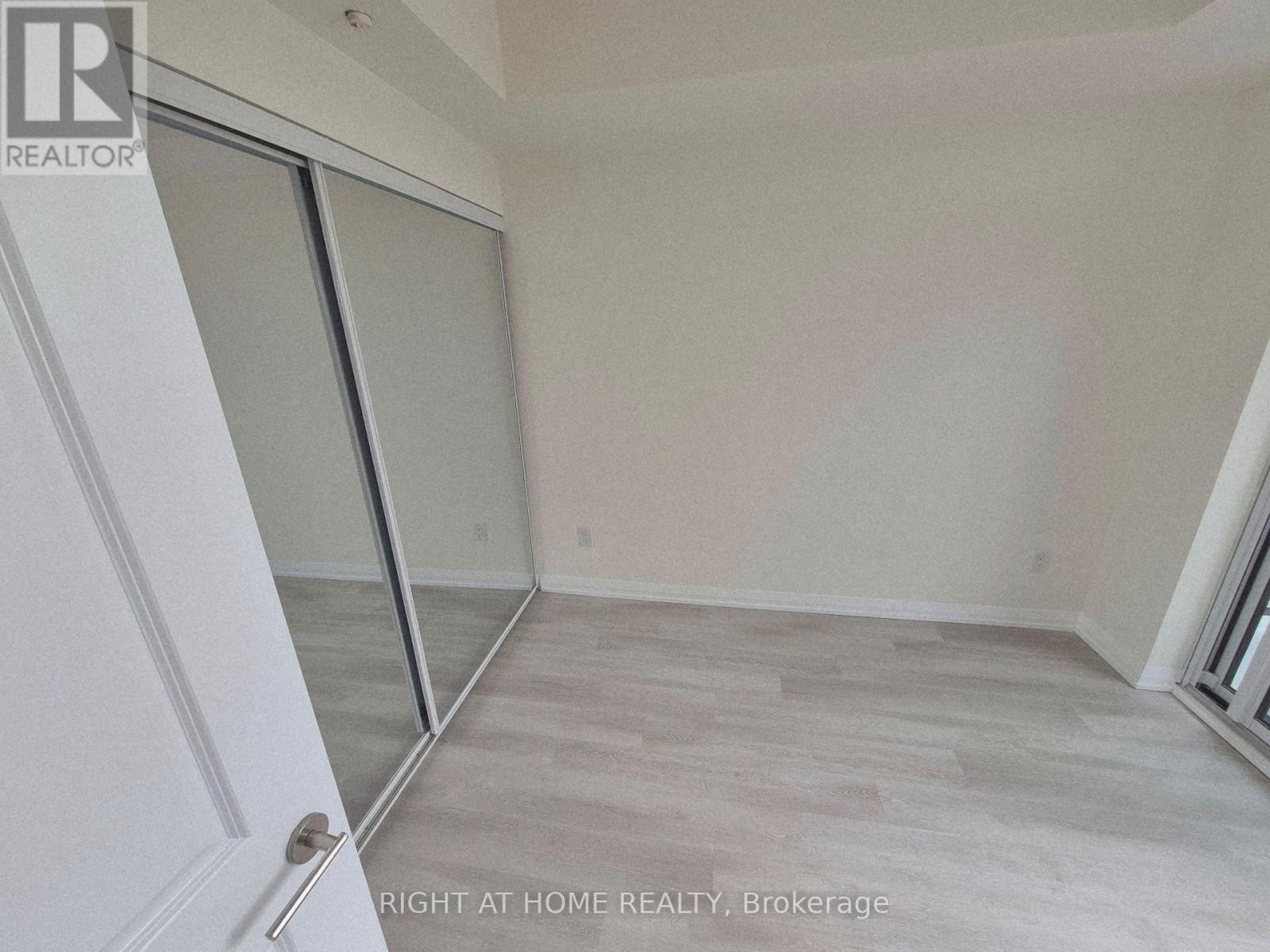 












1921 - 3270 SHEPPARD AVENUE E

,
Toronto (Tam O'Shanter-Sullivan),




Ontario
M1T3K3

