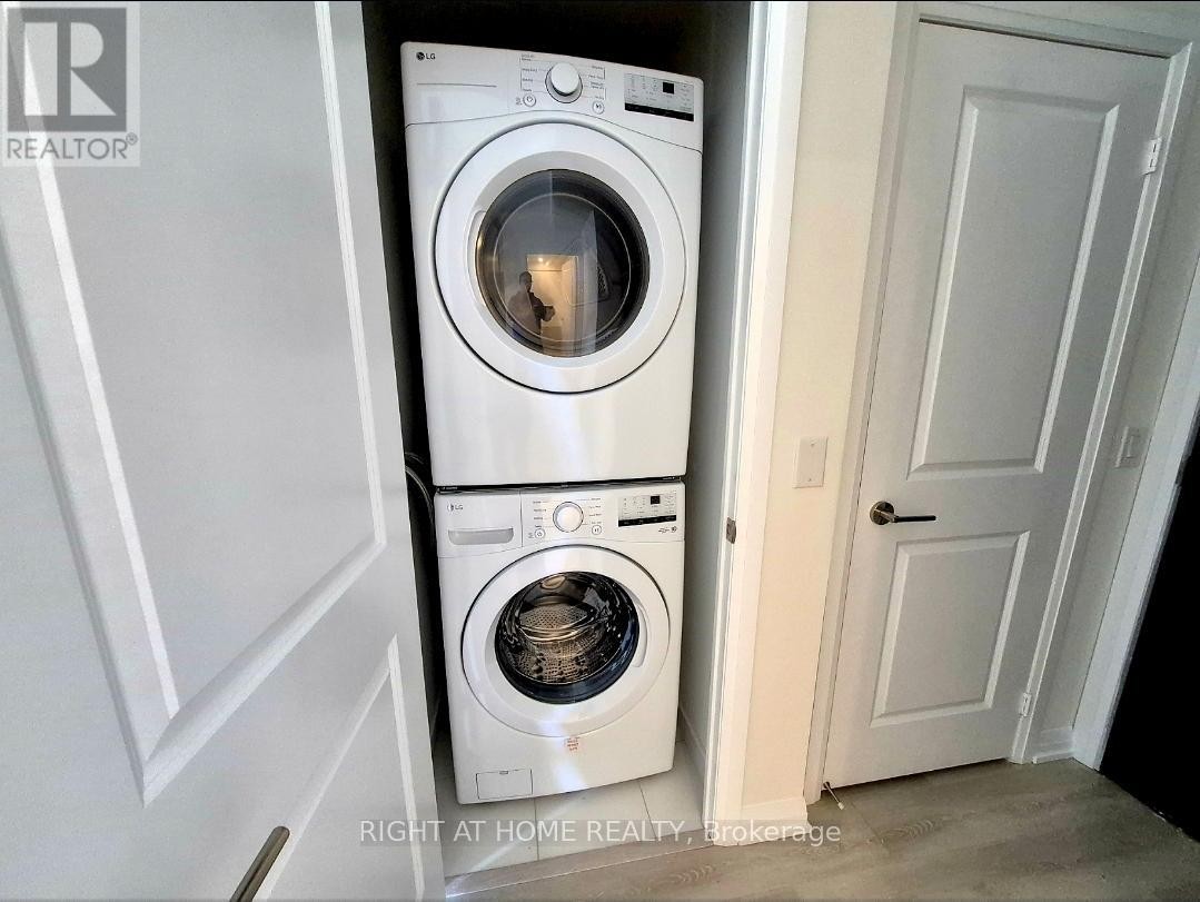 












1921 - 3270 SHEPPARD AVENUE E

,
Toronto (Tam O'Shanter-Sullivan),




Ontario
M1T3K3

