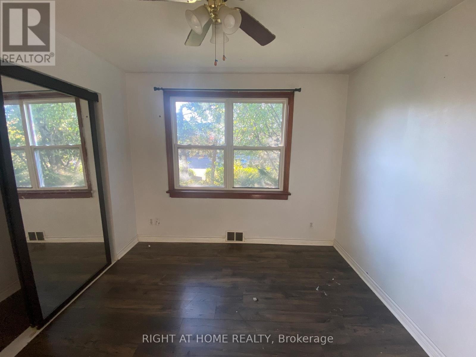 












97 GALLOWAY ROAD E

,
Toronto (West Hill),




Ontario
M1E1W8

