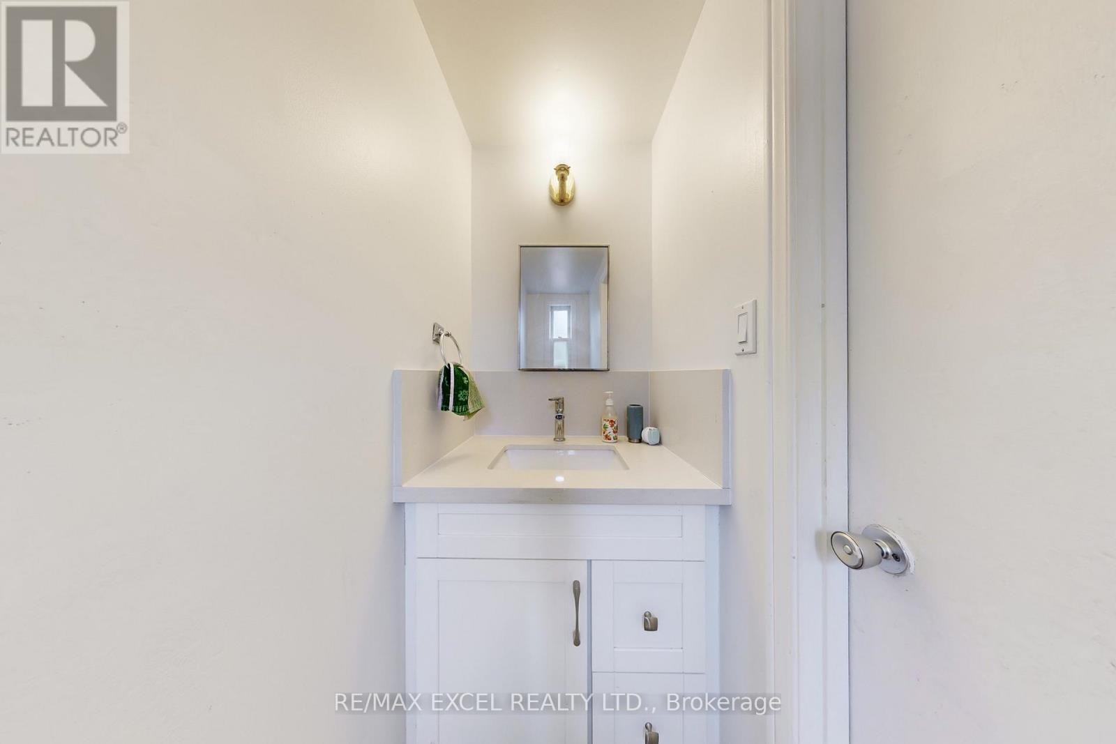 












10 CROCKAMHILL DRIVE

,
Toronto (Agincourt North),




Ontario
M1S3H1

