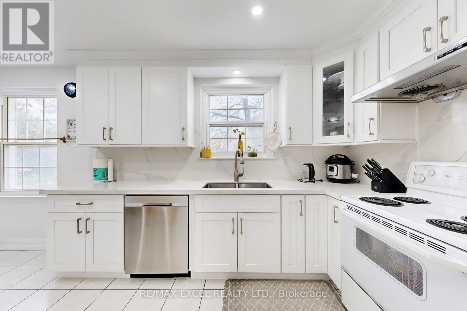 












10 CROCKAMHILL DRIVE

,
Toronto (Agincourt North),




Ontario
M1S3H1

