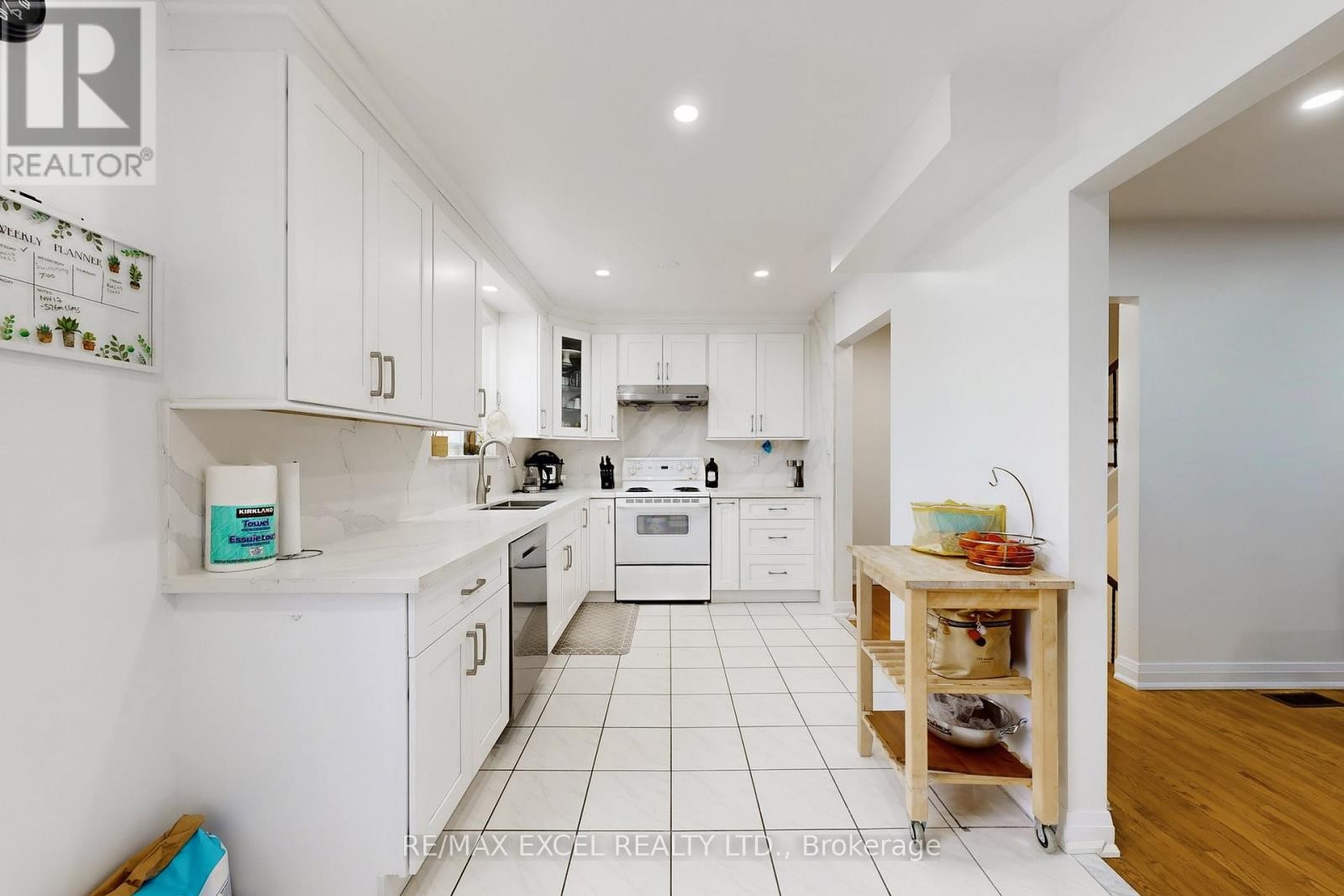 












10 CROCKAMHILL DRIVE

,
Toronto (Agincourt North),




Ontario
M1S3H1

