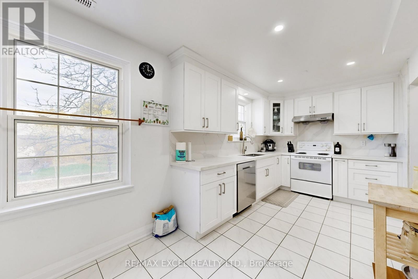 












10 CROCKAMHILL DRIVE

,
Toronto (Agincourt North),




Ontario
M1S3H1

