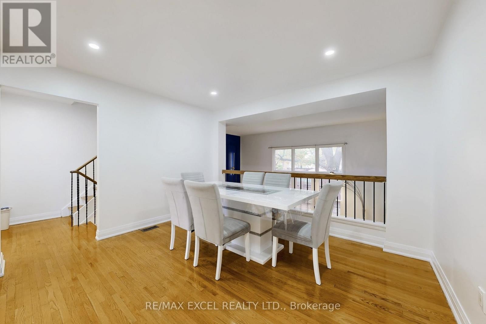 












10 CROCKAMHILL DRIVE

,
Toronto (Agincourt North),




Ontario
M1S3H1

