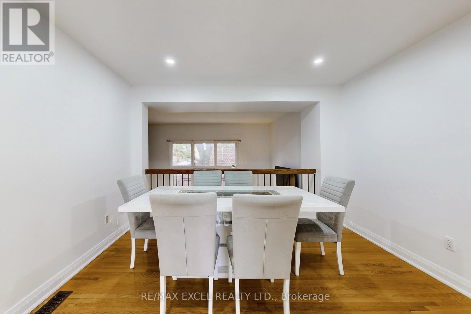 












10 CROCKAMHILL DRIVE

,
Toronto (Agincourt North),




Ontario
M1S3H1

