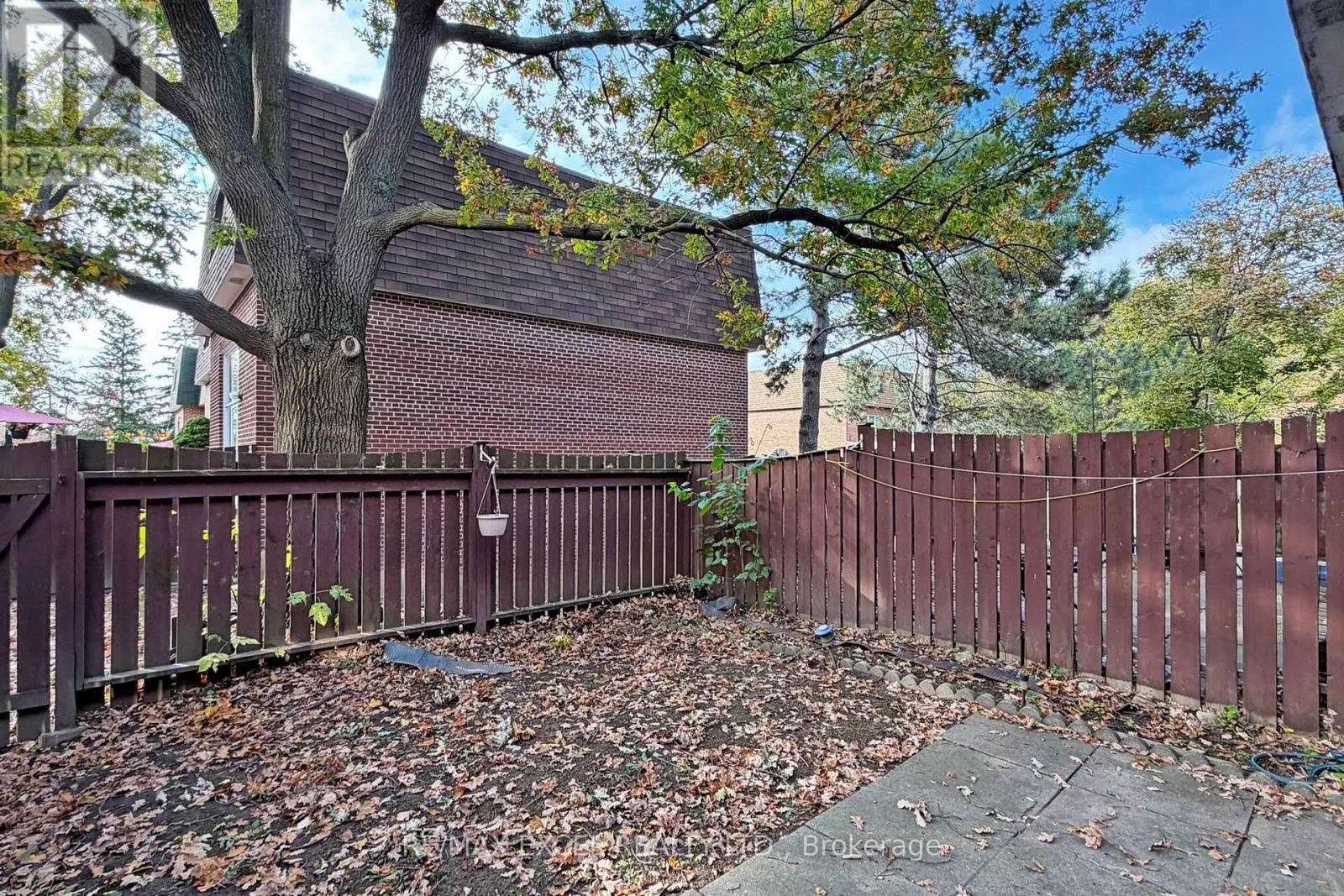 












10 CROCKAMHILL DRIVE

,
Toronto (Agincourt North),




Ontario
M1S3H1

