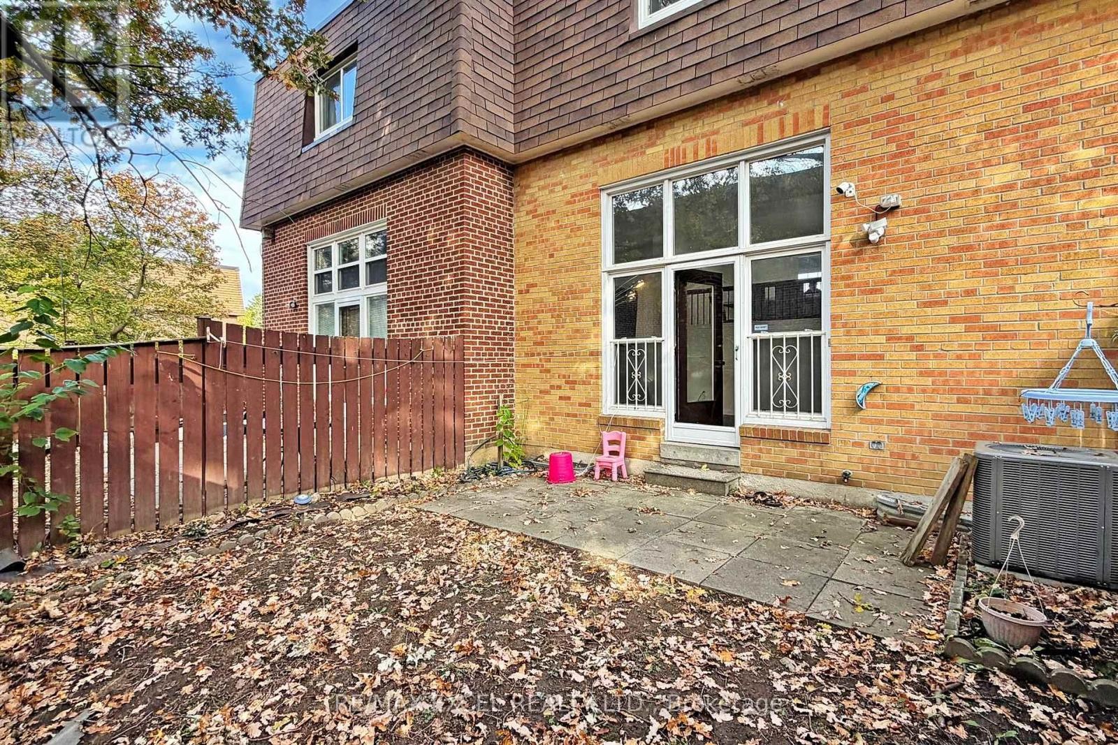 












10 CROCKAMHILL DRIVE

,
Toronto (Agincourt North),




Ontario
M1S3H1

