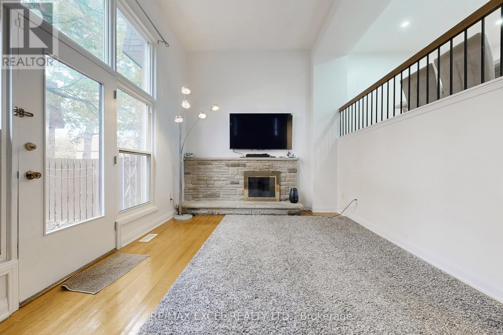 












10 CROCKAMHILL DRIVE

,
Toronto (Agincourt North),




Ontario
M1S3H1

